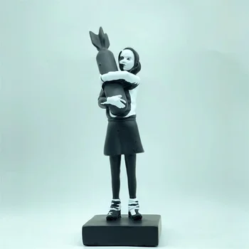 Новата статуя на Banksy, обнимающая момиче-бомба, Статуята е от смола, Обнимающая момиче-бомба в света, Скулптурни фигури, Декорация на дома, Интериор за дневната, Арт подарък