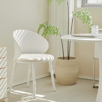 Скандинавски чист Червен Крем за Хранене на стол с пластмасова облегалка, Ергономични столове за почивка, мебели за кафе с мека замшевой повърхност