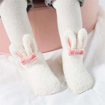 Чорапи от коралов руно за малки момичета, Меки чорапи за новородени с сладък заек, стилни зимни чорапи-размер S (3 м, 6 м, 9 М.) и M (12 м, 18 м, 24 м)