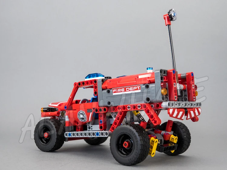 575pcs 2в1 Технически отдел при реакция suv Пожарникар състезател Светлинна кула 10824 Набор от градивни блокове е Съвместим с модел2